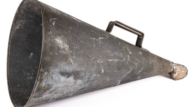 Äntligen får en kvinna komma till tals